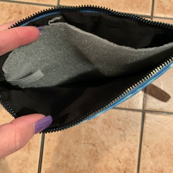 Betsey Johnson Tie Dyed "Dream Big" Wristlet NWT - Picture 4 of 7